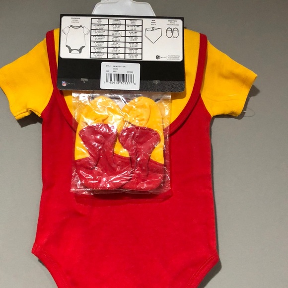 NFL Kansas City Chiefs Creeper, Bib & Bootie set. NWT 3/6mo - Picture 3 of 3